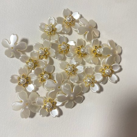 30 قطعة وردة لون أبيض